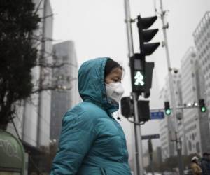 Espesa niebla cubre noreste de China ante inicio de invierno.