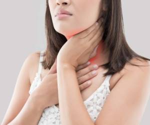 Dependiendo de si es hipertiroidismo o hipotiroidismo, los síntomas varían en molestias en todo el cuerpo.