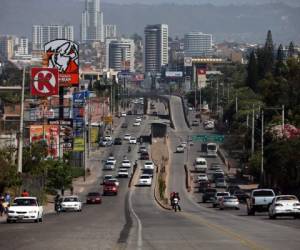 Por el bulevar Centroamérica circulan más de 70 mil conductores al día. Se dejarán unas seis soluciones viales. Foto: Efrain Salgado/EL HERALDO.