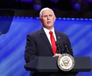 Mike Pence y su esposa Karen dieron negativo a la prueba de covid-19. Foto: AFP