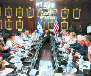 El presidente Hernández y parte de su gabinete expusieron ayer la situación de la niñez hondureña a funcionarios de Estados Unidos.