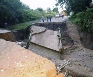 En Sulaco, Yoro, declararon emergencia al quedar incomunicados por destrucción de vías y viviendas luego de las constantes tormentas. (Foto: El Heraldo Honduras, Noticias de Honduras)