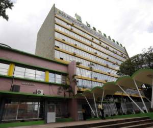 La fachada principal del Banco Nacional de Desarrollo Agrícola (Banadesa).