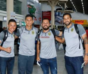 Jairo Puerto, Jhony Leveron, Alfredo Mejía entre los jugadores del Real España que viajaron hacia Panamá. Foto: El Heraldo / OPSA