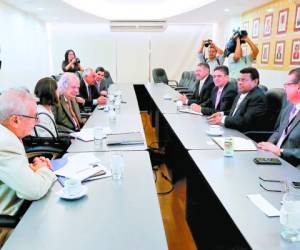 El facilitador de la OEA, John Biehl, insistió, durante la reunión con el pleno del TSE, en que este ente debe gozar de mayor independencia.