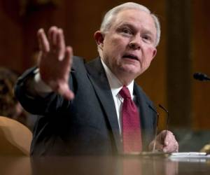 El secretario de Justicia Jeff Sessions habla ante la Subcomisión de Asignaciones Presupuestarias del Senado, el miércoles 25 de abril de 2018, en Washington.