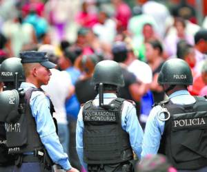 Desde tempranas horas, los policías acordonaron el Paseo Liquidámbar. Foto: Johny Magallanes/EL HERLADO.