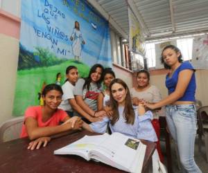 Hogares CREA se ha convertido en su mayor refugio, aquí encuentra la mejor terapia para dar su amor a las niñas.