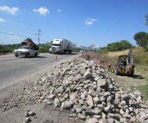 Los trabajos de reconstrucción de la carretera han generado el cierre de varios carriles en al menos seis tramos.