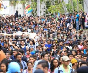 Cientos de estudiantes de la Universidad Nacional Autónoma de Honduras apoyaron la marcha convocada por el MEU. Fotos: Marvin Salgado/EL HERALDO.