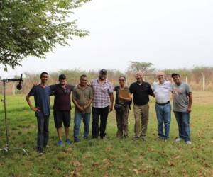 Parte del equipo del documental “Y hoy somos recordados”, que se estrena este viernes.