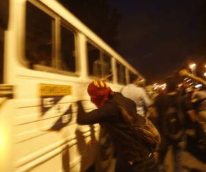 Marcha de las antorchas termina en vandalismo. (Fotos: Estalyn Irias).