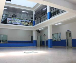 Unas iluminadas, limpias y adecuadas condiciones presenta el centro educativo, que cuenta con una matrícula de 666 infantes. Foto: EL HERALDO.
