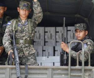 Las urnas electorales estarán protegidas por militares, quienes también resguardaran a los votantes.