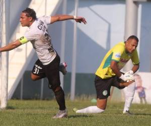 Carlos el Mango Sánchez celebra la anotación de penal ante Juticalpa. Foto: Juan Salgado / Grupo Opsa.