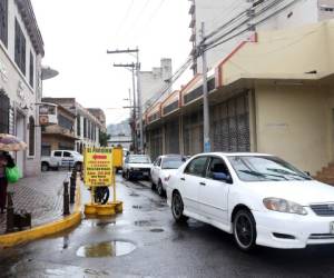 A pesar de ser prohibido, varios conductores de taxis salen con sus unidades en la ciudad, hay quienes se atreven a realizar carreras. Foto: Johny Magallanes