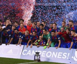 Los azulgranas celebraron el triunfo con un marcador global de 5-0 ante el Sevilla, convirtiéndolos en campeones de la Supercopa de España 2016, foto: AFP.