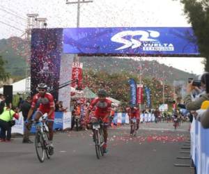 Así arrancó la mañana de este domingo la VII Vuelta Ciclística de EL HERALDO. Foto: David Romero/ EL HERALDO