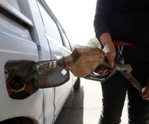 Los precios internos de los derivados del petróleo acumulan sustanciales rebajas en el mercado hondureño. Foto: EL HERALDO