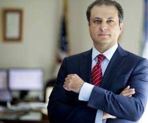 El fiscal federal de Nueva York, Preet Bharara, anunció el sábado que fue despedido por el nuevo gobierno del presidente estadounidense Donald Trump, después de haberse negado a dimitir la víspera.