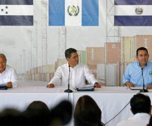 Los presidentes Salvador Sánchez de El Salvador, Juan Orlando Hernández de Honduras y Jimmy Morales de Guatemala.