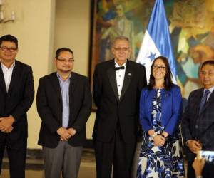 El Premio Nacional de Ciencia José Cecilio del Valle fue para María Elena Bottazzi.