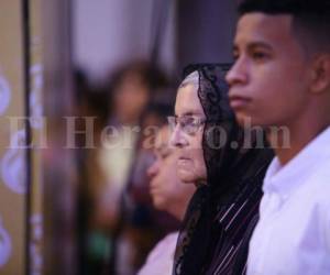 Jóvenes y ancianos viven el verdadero sentido de la Semana Santa y reciben el mensaje católico. Fotos: Emilio Flores/ EL HERALDO