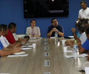 La reunión entre los representantes de la Ataxis y el Instituto Hondureño de Transporte Terrestre se extendió por varias horas.
