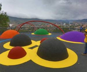 La glorieta de juegos infantiles fue adecuada para que los niños disfruten al máximo su estadía. Foto: David Romero/EL HERALDO.