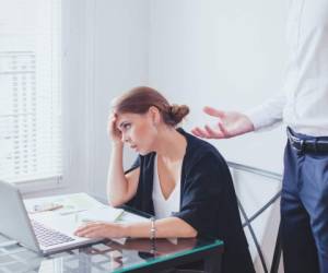 Controlar las emociones en el ambiente laboral es fundamental para crear un entorno de trabajo óptimo.