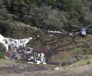 Los investigadores, ayudados por la dramática grabación de las conversaciones de cabina, estudiaban por qué el avión de construcción británica se quedó aparentemente sin combustible. Foto: AFP