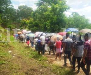 Con reclamos para que se haga justicia padres de Rebeca Abigail la despidieron en la aldea Hoya Grande. (Foto: El Heraldo Honduras/ Noticias de Honduras)