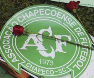 Este es el escudo que portarán los equipos de Paraguay en honor al Chapecoense. (Fotos: Agencias AP/AFP / Deportes El Heraldo / El Heraldo Honduras / Noticias de Honduras)