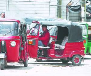 Aunque autoridades y transportistas se reúnen constantemente, el reglamento aún no se aprueba.