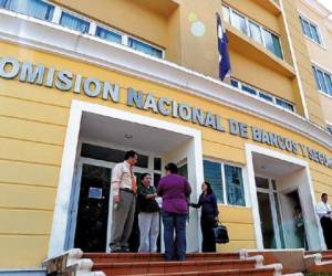 La Central de Riesgos es manejada por una dependencia de la Comisión Nacional de Bancos y Seguros.