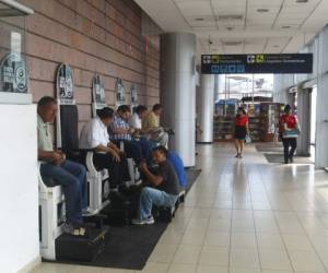 Toncontín es la única fuente de ingresos y trabajo para decenas de capitalinos que laboran en el transporte y asistencia a los pasajeros.