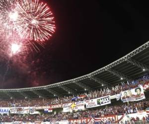Juegos pirotécnicos iluminan el cielo de Panamá tras el triunfo de esta noche que lo envía directo al Mundial Rusia 2018. (Foto: AFP/ El Heraldo Honduras, Noticias de Honduras)