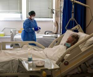 La nueva cifra de muertes es más del doble que el día anterior, según informó la Universidad Johns Hopkins. Foto: AFP