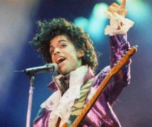 La policía investiga si Prince murió a causa de una sobredosis.