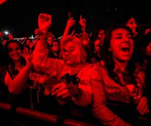 Ciudad de México: los fanáticos de la banda estadounidense The Voidz asisten a su presentación durante el Festival de Música Corona Capital en la Ciudad de México, el 17 de noviembre de 2019. / AFP / PEDRO PARDO