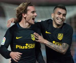 Antoine Griezmann celebrando con Angel Correa después de anotar el gol del triunfo (Foto: Agencias/AFP / Deportes EL HERALDO Honduras)