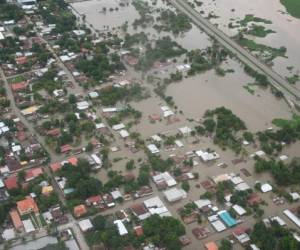 Lluvias de ayer desbordaron de nuevo los ríos Ulúa y Chamelecón y causaron inundaciones.