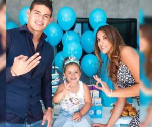 James Rodríguez y su esposa Daniela Ospina celebrando el tercer cumpleaños de su hija Salomé.