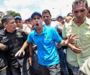 El opositor venezolano Henrique Capriles durante una de sus movilizaciones (Foto: Agencias/AFP)