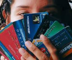 Se busca determinar algunas de las regulaciones que pretende aprobar el poder Ejecutivo a través del Congreso Nacional para frenar los abusos de los emisores de tarjetas en el país.