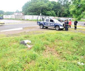 Según confesiones de los lugareños Delman Ramos caminaba con arma en mano, presuntamente para asesinar a alguien, sin embargo fue desarmado y asesinado al instante. Foto: cortesía EL ORBE.