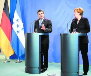 El presidente Juan Orlando Hernández y la canciller alemana, Angela Merkel, detallaron los alcances de la reunión en Berlín.