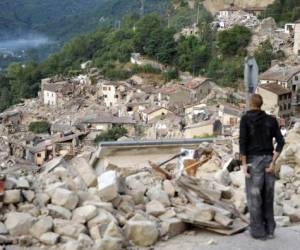 Una estela de destrucción, muertos y desaparecidos dejó un fuerte terremoto registrado en el centro de Italia (Foto: AP)