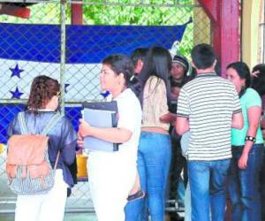 Pese a presencia de Policía estudientes se toman algunos edificios. ..