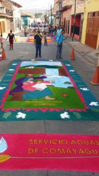 Las tradicionales alfombras de Semana Santa en Comayagua